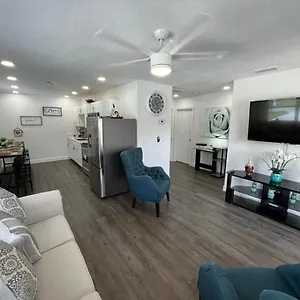 https://cozy-new-house-3-bed-close-to-airport-and-beaches.hotelstampa.org