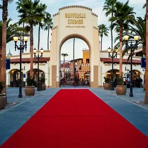 https://universal.topanaheimhotels.com